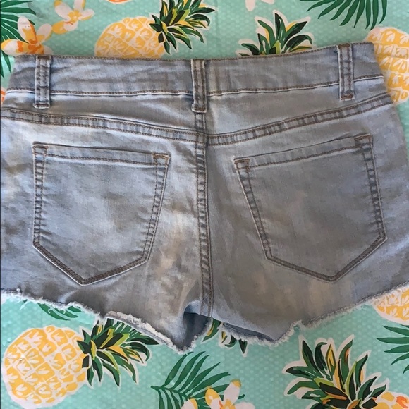 light washed jean shorts - Picture 2 of 3